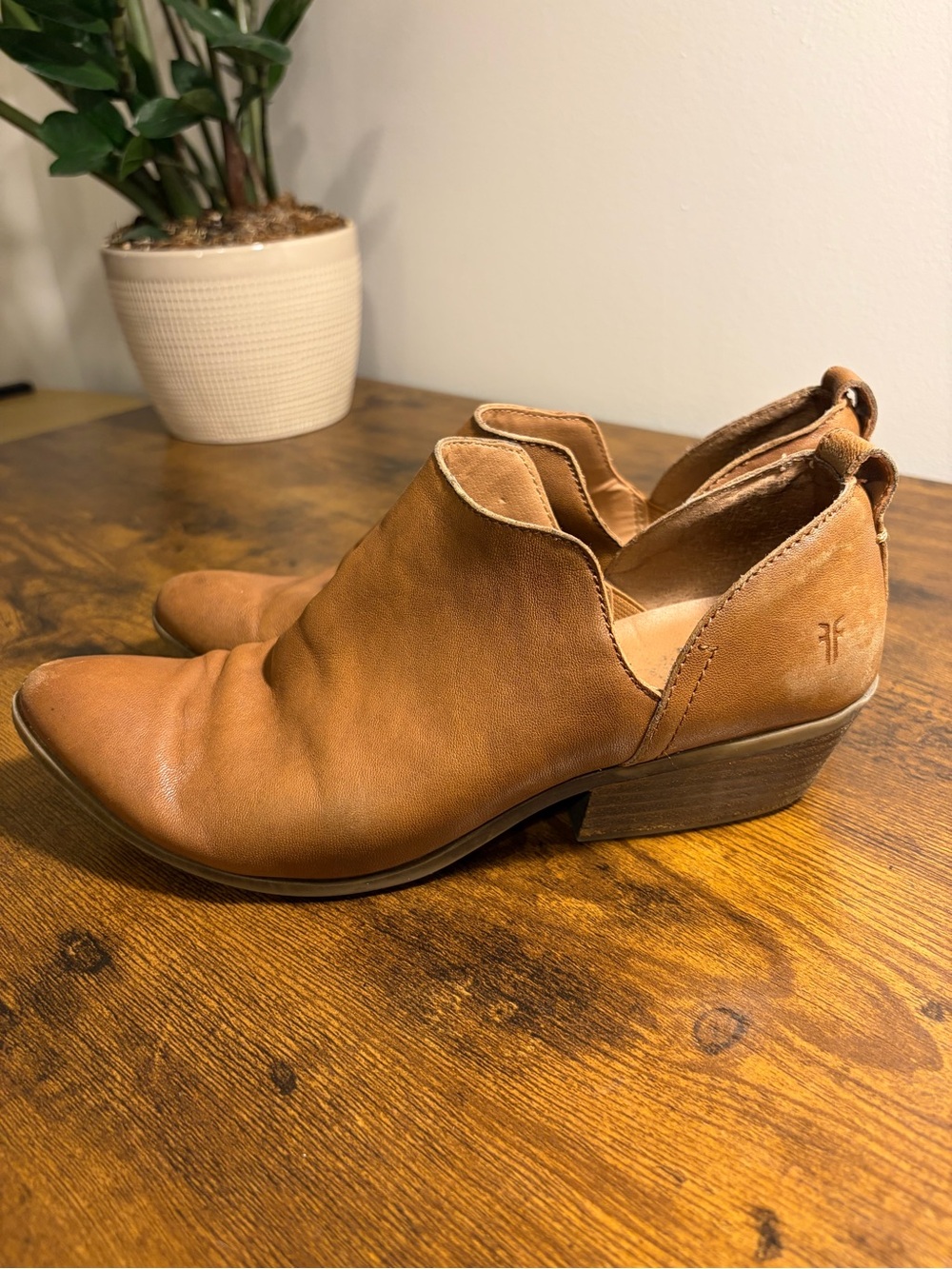 Frye Rowen Women's Tan Leather Low Heel Ankle Booties Western Size 7